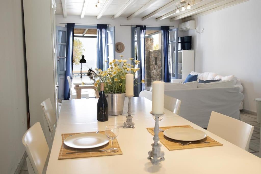Beachfront 2Br Apartment - Free Parking Livadi  Eksteriør bilde