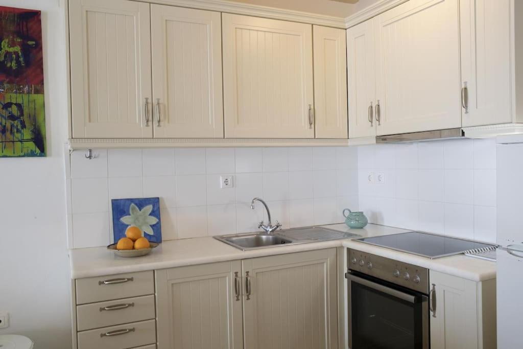 Beachfront 2Br Apartment - Free Parking Livadi  Eksteriør bilde
