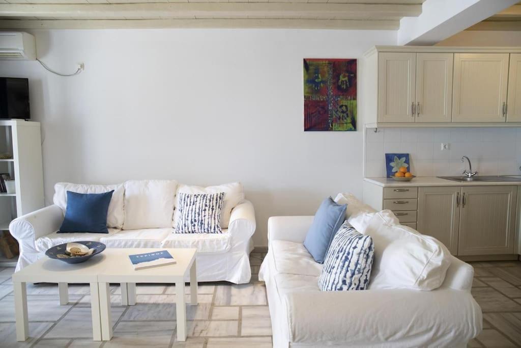 Beachfront 2Br Apartment - Free Parking Livadi  Eksteriør bilde